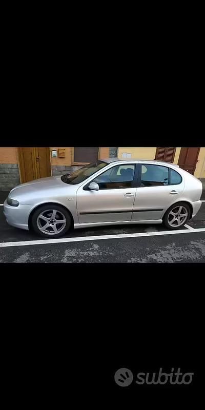 Usata Seat Leon 110 CV (80 kW) 2002 Grigio Utilitaria