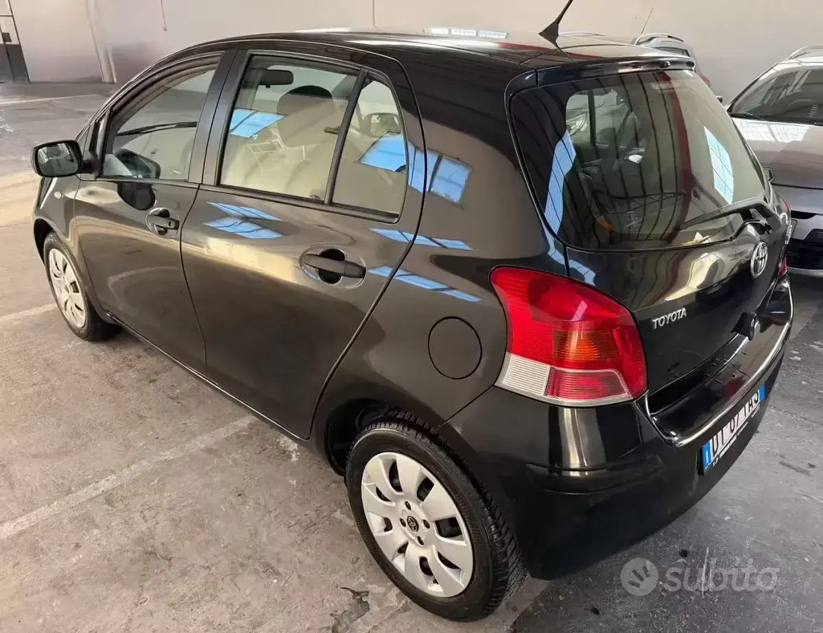 Usata Toyota Yaris 69 CV (50 kW) 2009 Nero Utilitaria