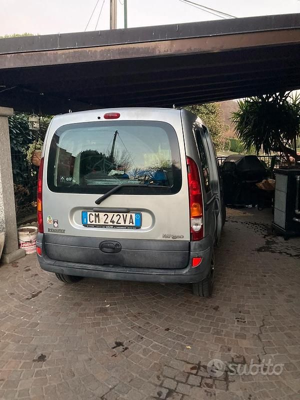 Usata Renault Kangoo 75 CV (55 kW) 2004 Grigio Station wagon