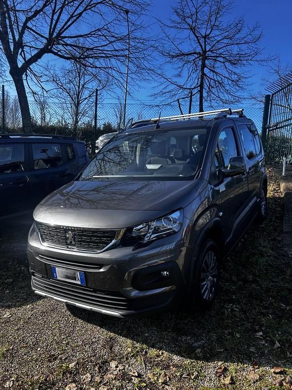 Usata Peugeot Rifter Allure 102 CV (75 kW) 2021 Gray Monovolume