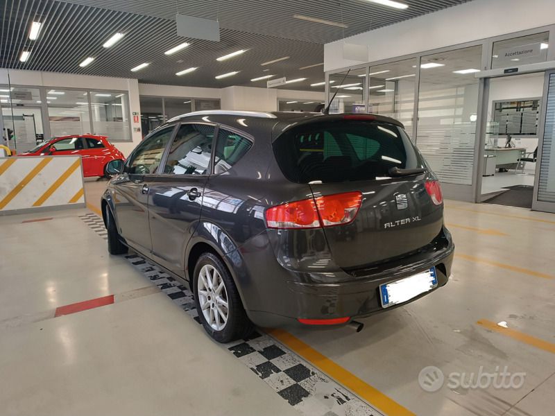 Usata Seat Altea XL Style 105 CV (77 kW) 2010 Nero Monovolume