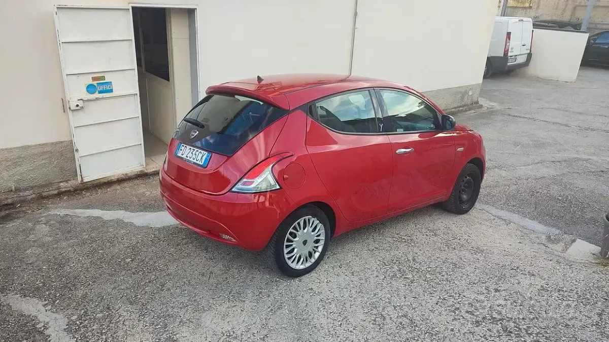 Usata Lancia Ypsilon 69 CV (50 kW) 2017 Bianco Utilitaria