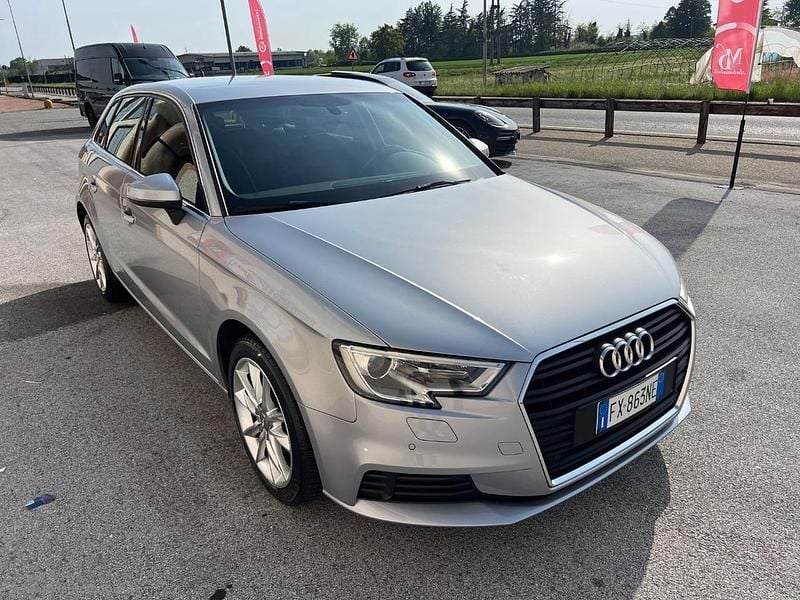 Usata Audi A3 116 CV (85 kW) 2019 Argento Berlina