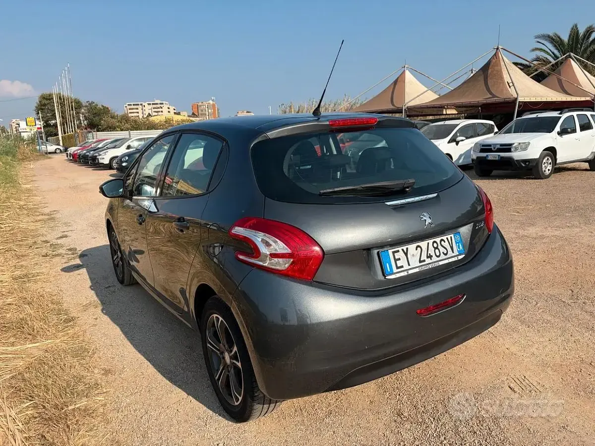 Usata Peugeot 208 Allure 82 CV (60 kW) 2015 Grigio Utilitaria