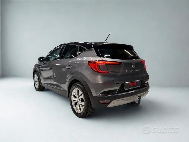 Usata Renault Captur Intens 145 CV (106 kW) 2022 Gray SUV