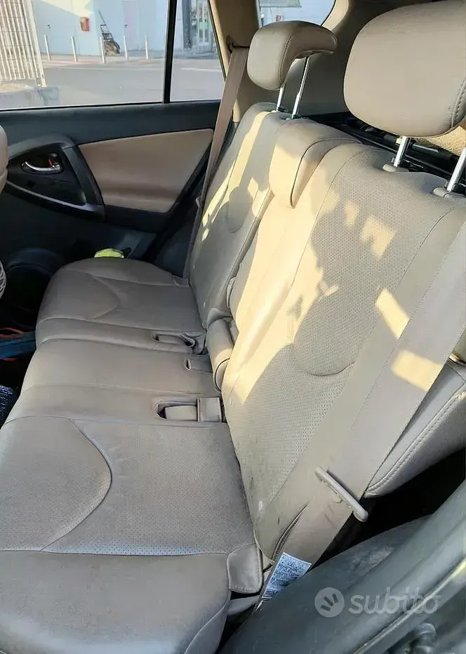 Usata Toyota RAV4 Luxury 150 CV (110 kW) 2009 Grigio SUV