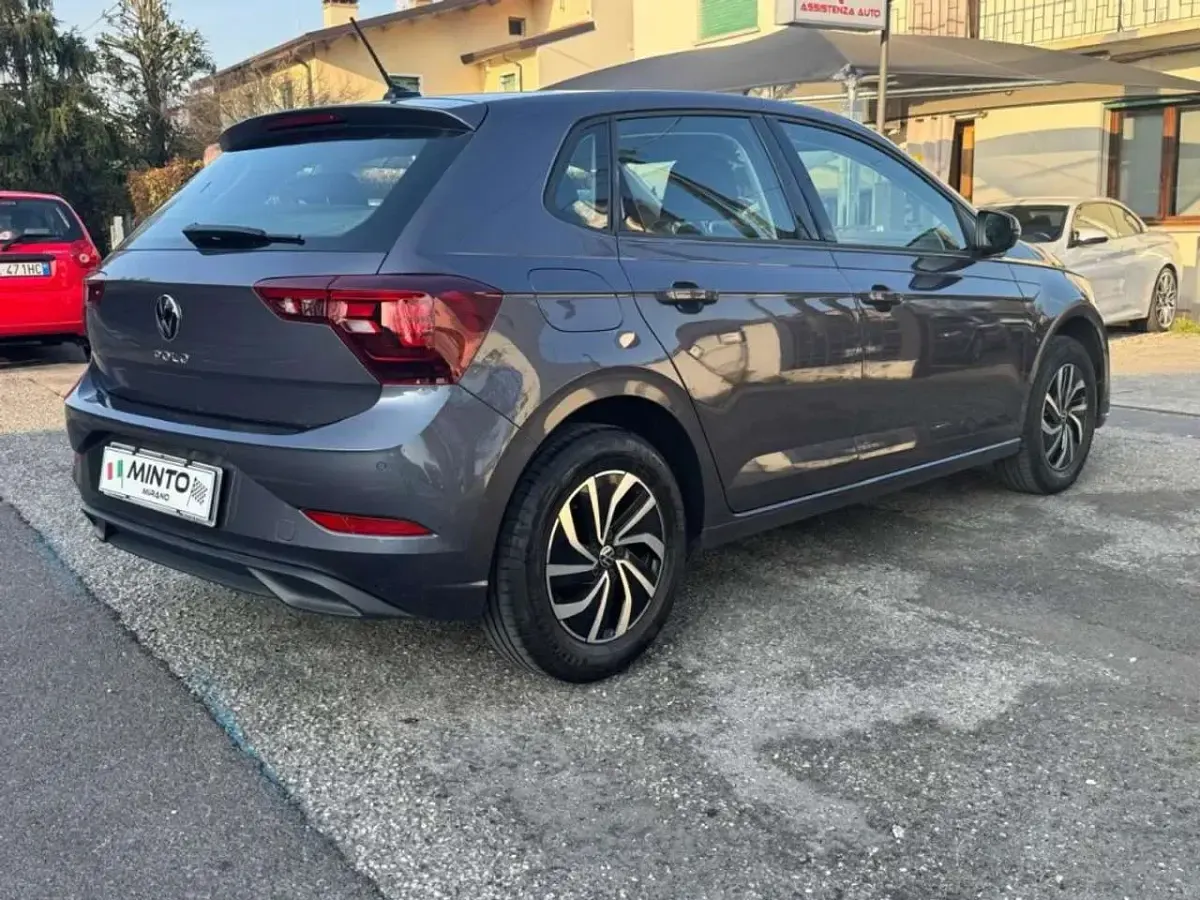 Usata VW Polo Life 80 CV (58 kW) 2023 Antracite Utilitaria