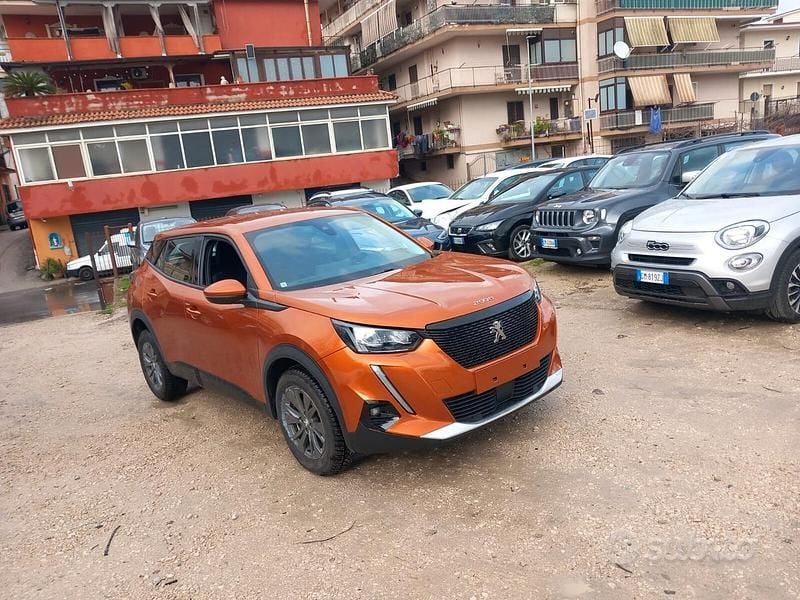 Marrone Usata 2021 Peugeot 2008 Active SUV | 12.500 € (Super prezzo) - Immagine 1/4