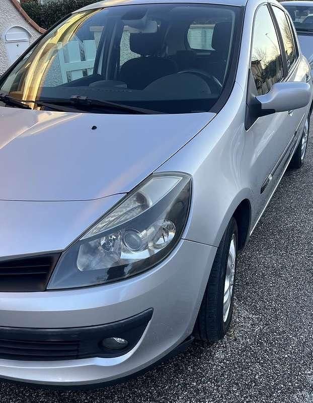 Usata Renault Clio II Dynamique 86 CV (63 kW) 2005 Berlina