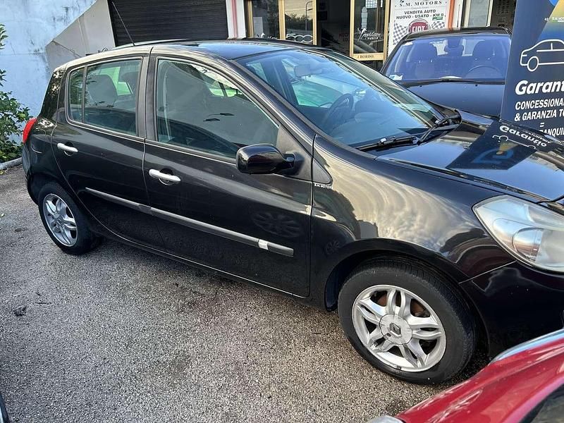 Usata Renault Clio II Dynamique 84 CV (61 kW) 2009 Other Berlina