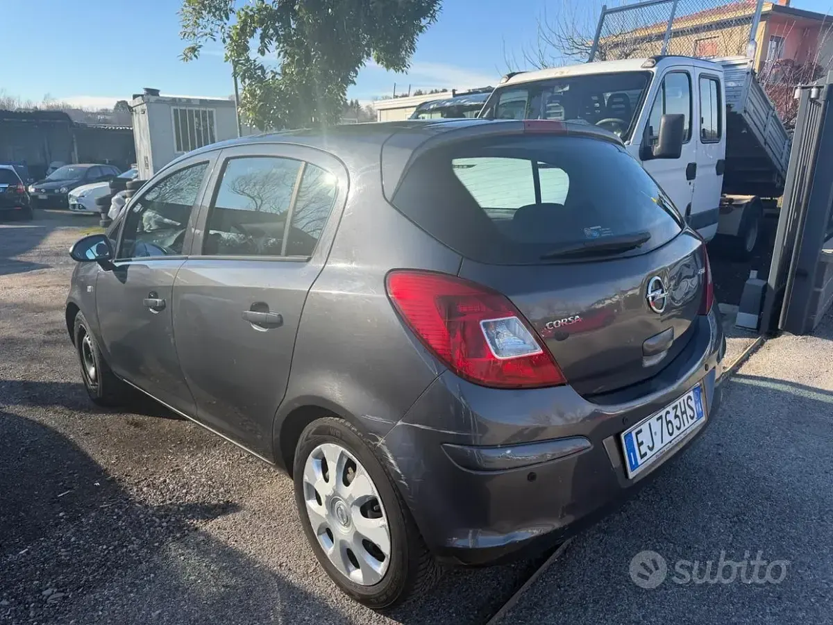 Usata Opel Corsa 95 CV (69 kW) 2011 Bluazzurro Utilitaria