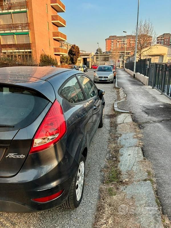 Usata Ford Fiesta 96 CV (70 kW) 2009 Grigio Berlina