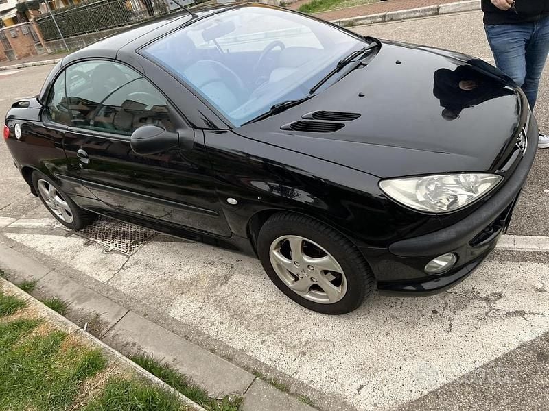 Begagnad Peugeot 206 109 HK (80 kW) 2002 Svart Cab