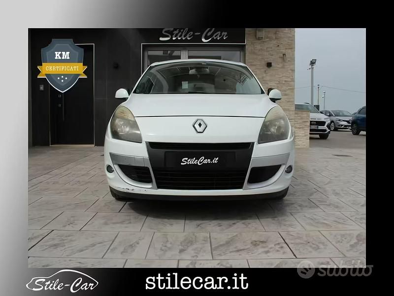 Usata Renault Scénic III Luxe 131 CV (96 kW) 2010 Bianco Monovolume