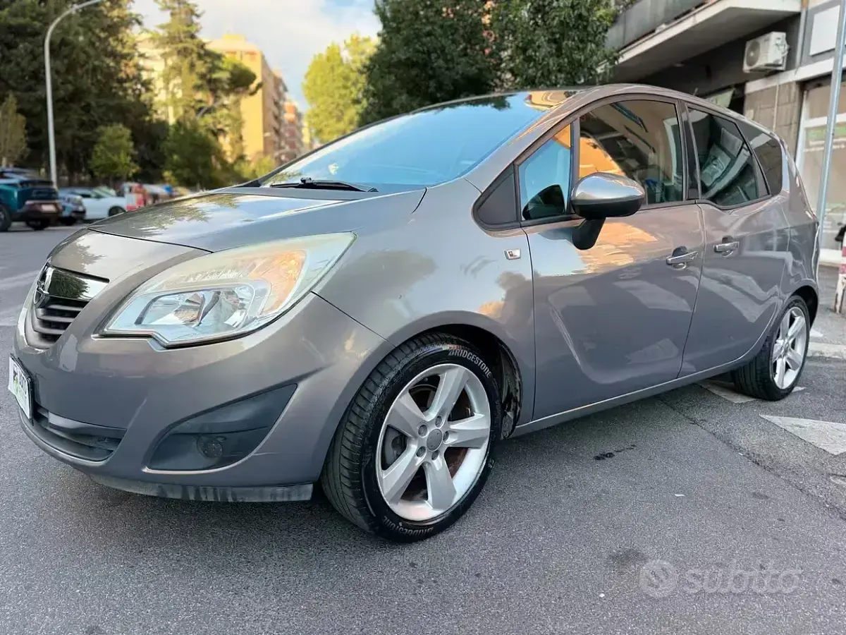 Usata Opel Meriva 101 CV (74 kW) 2011 Grigio Monovolume