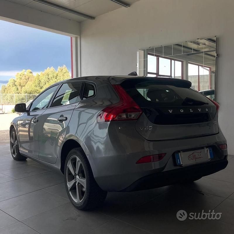 Usata Volvo V40 Business Edition 120 CV (88 kW) 2018 Berlina