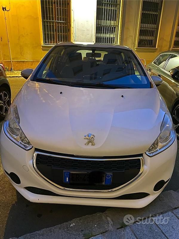 Bianco Usata 2013 Peugeot 208 Active Due volumi | 4100 € (Super prezzo) - Immagine 1/4