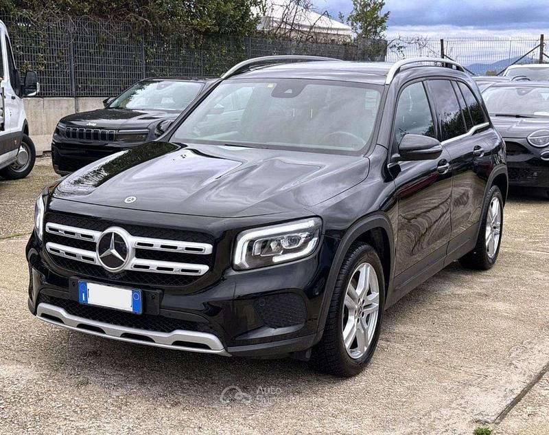 Käytetty Mercedes GLB200 AMG 150 HP (110 kW) 2022 Musta Katumaasturi