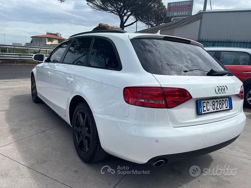 Usado Audi A4 190 CV (139 kW) 2010 Blanco Familiar