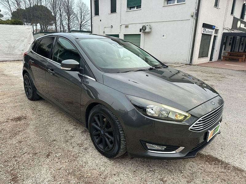 Usata Ford Focus Titanium 120 CV (88 kW) 2016 Grigio Berlina