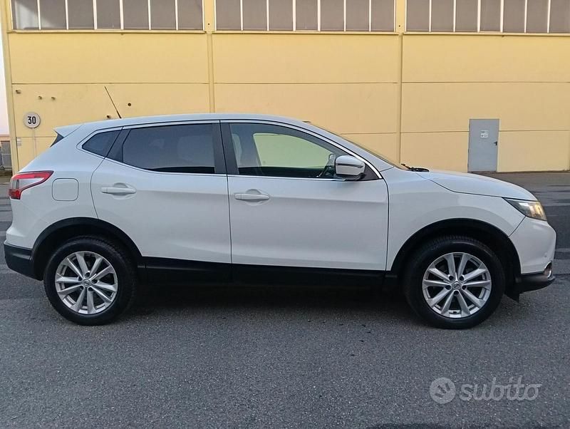 Usata Nissan Qashqai Acenta 110 CV (80 kW) 2017 Bianco SUV