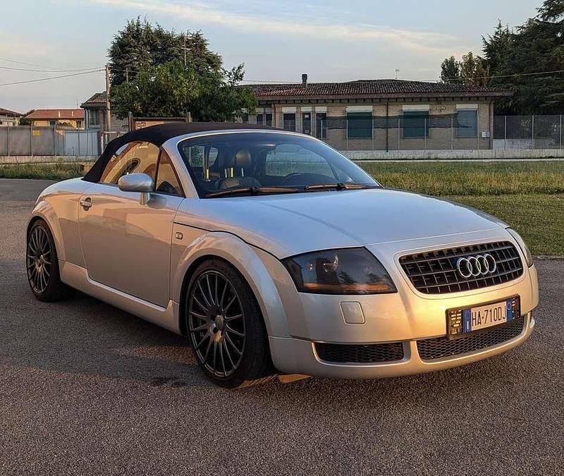 Usata Audi TT Roadster S-Line 224 CV (164 kW) 2000 Argento Cabrio