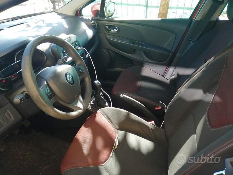 Usata Renault Clio GrandTour 75 CV (55 kW) 2013 Rosso Station wagon