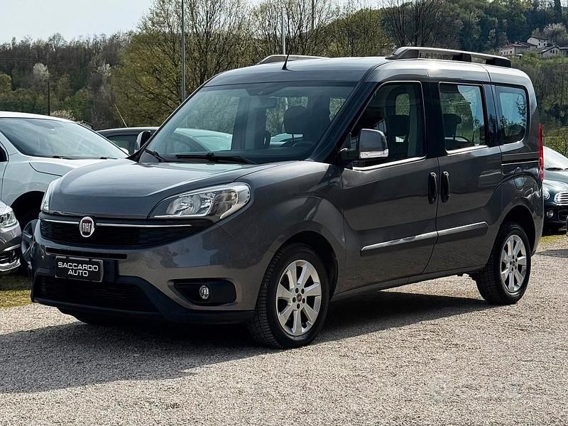 Usata Fiat Doblò Easy 105 CV (77 kW) 2015 Grigio Monovolume