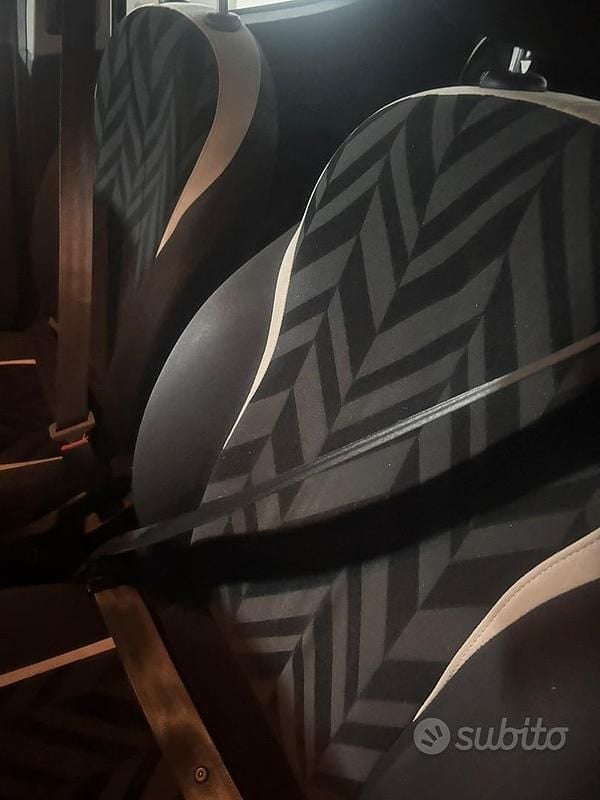 Usata Lancia Ypsilon 69 CV (50 kW) 2017 Grigio Utilitaria