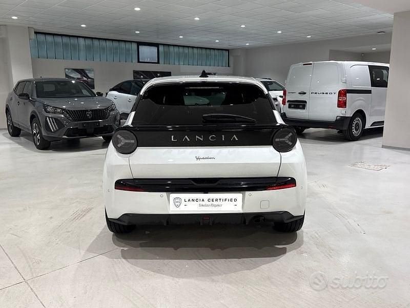 Usata Lancia Ypsilon 101 CV (74 kW) 2025 Bianco Utilitaria