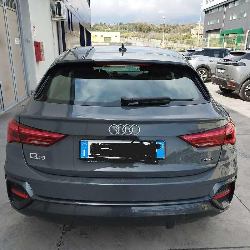 Usata Audi Q3 Sportback Ambiente 150 CV (110 kW) 2021 Grigio SUV