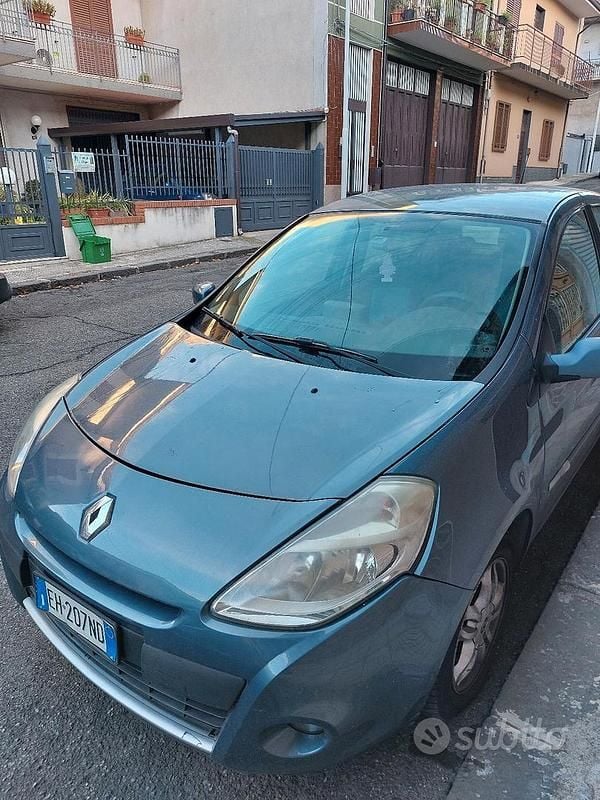 Usata Renault Clio III 85 CV (62 kW) 2011 Blu Berlina