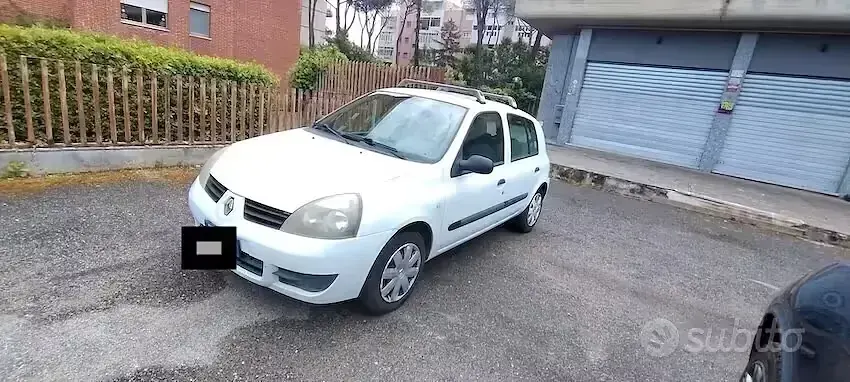 Usado Renault Clio II 58 CV (42 kW) 2008 Blanco Utilitario