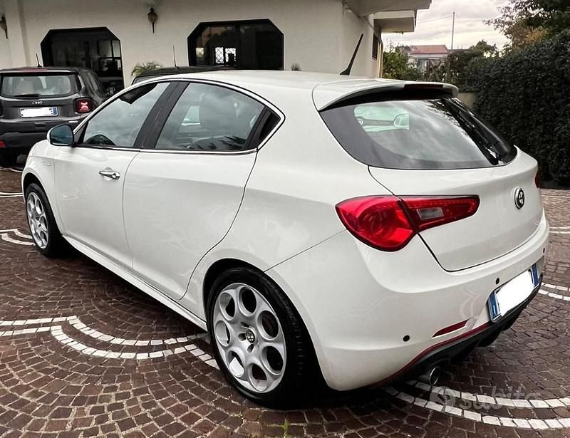 Usata Alfa Romeo Giulietta 170 CV (125 kW) 2011 Bianco Utilitaria