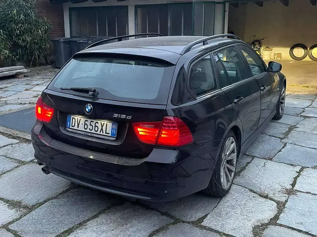 Usata BMW 318 143 CV (105 kW) 2009 Nero Station wagon