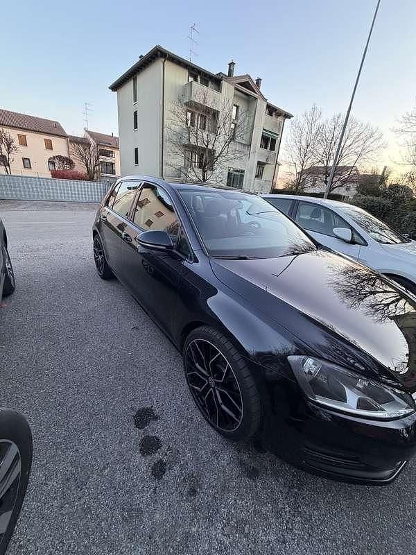 Usata VW Golf VII Highline 110 CV (80 kW) 2017 Berlina