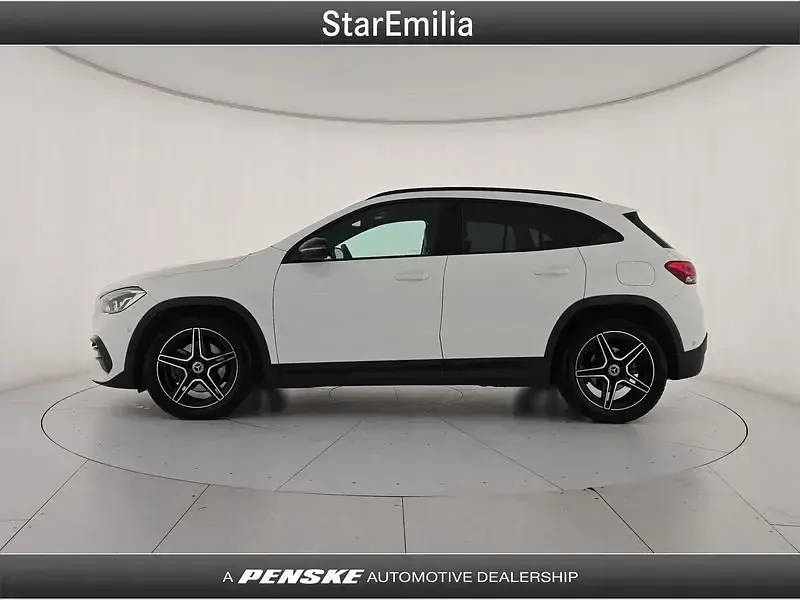 Usata Mercedes GLA200 Premium 150 CV (110 kW) 2022 Bianco SUV