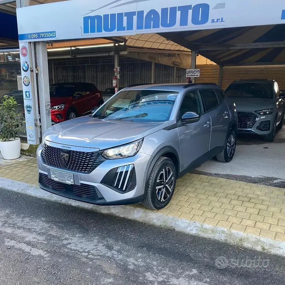 Usata Peugeot 2008 S 100 CV (73 kW) 2023 Grigio SUV