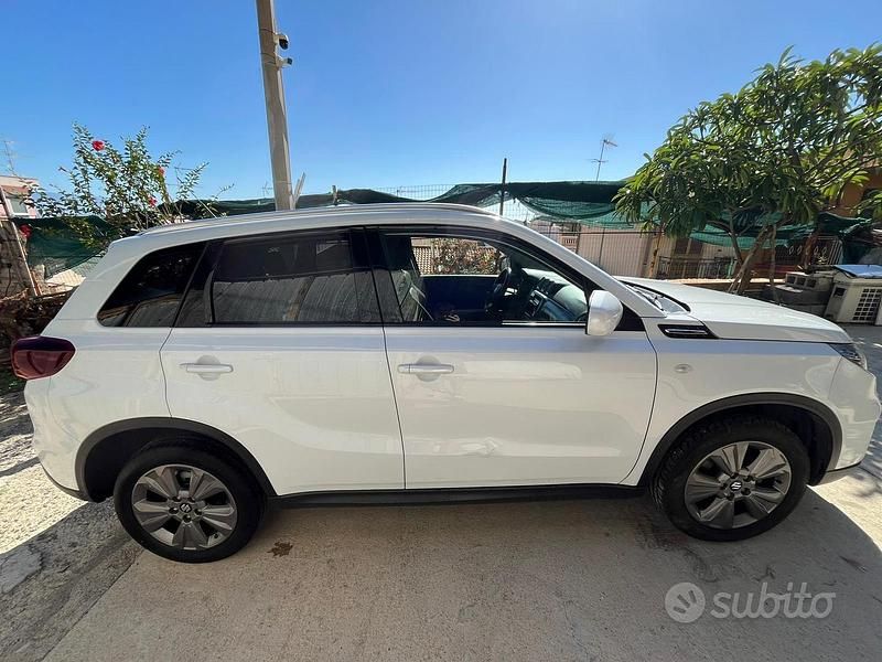 Usata Suzuki Vitara 75 CV (55 kW) 2022 Bianco Berlina