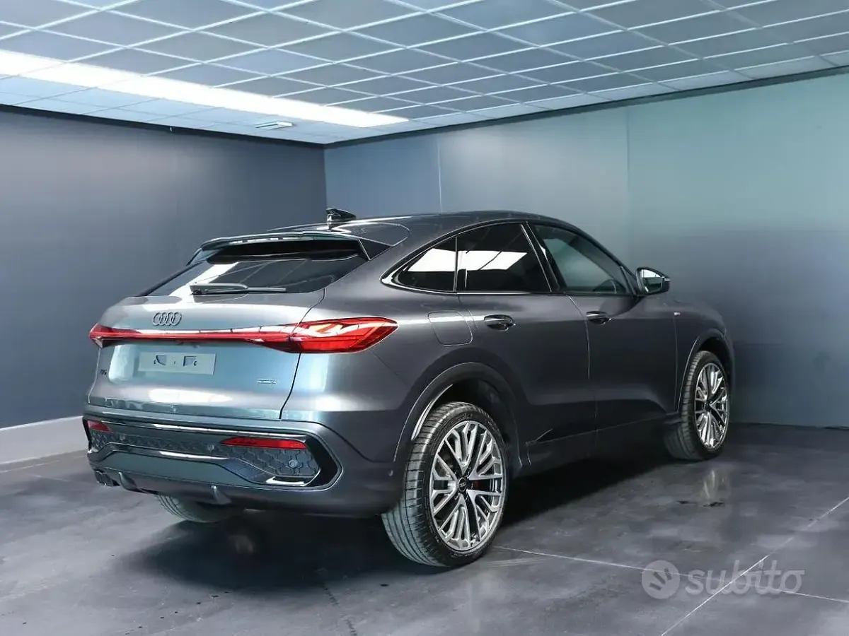 Nuova Audi Q5 Sportback Ambiente 204 CV (150 kW) 2026 Grigio SUV