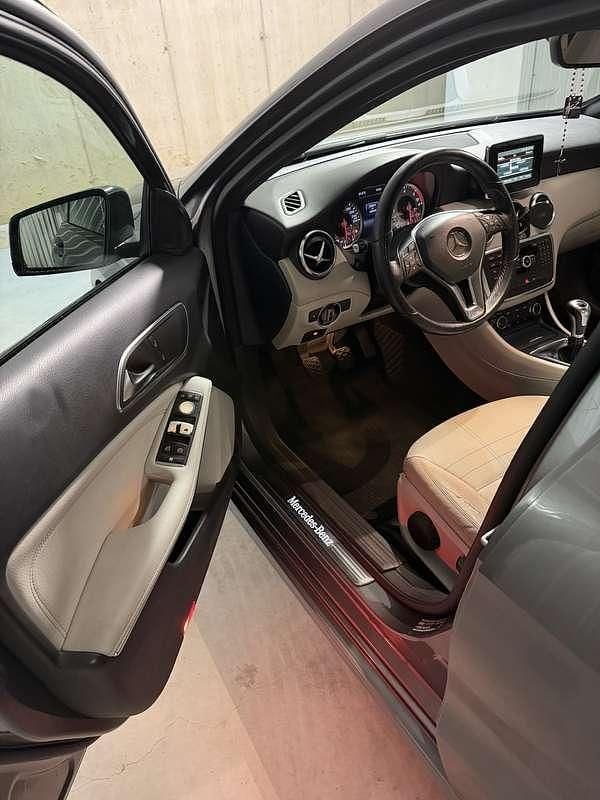 Usata Mercedes A180 Sport Edition 110 CV (80 kW) 2014 Grigio Berlina