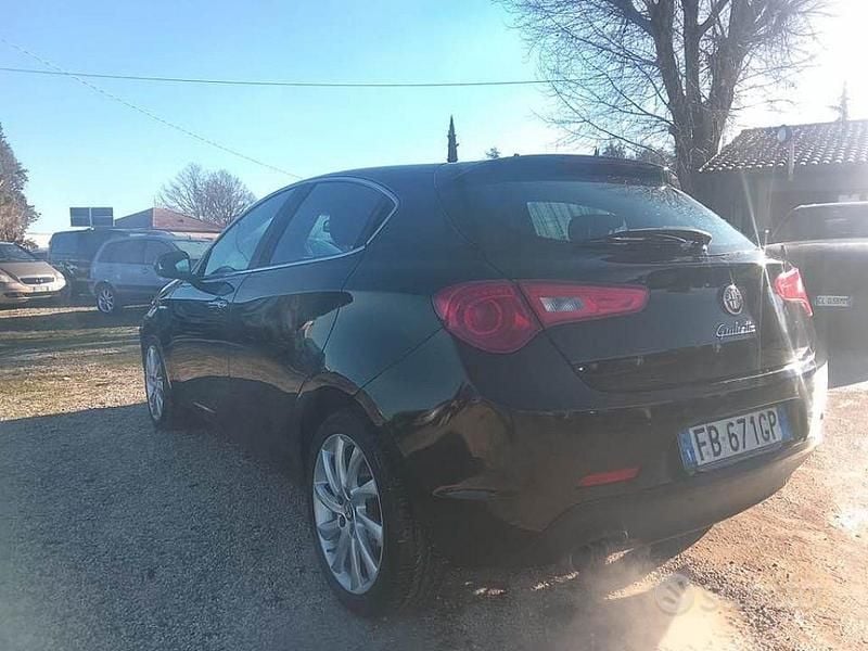 Usata Alfa Romeo Giulietta Distinctive 120 CV (88 kW) 2016 Nero Berlina