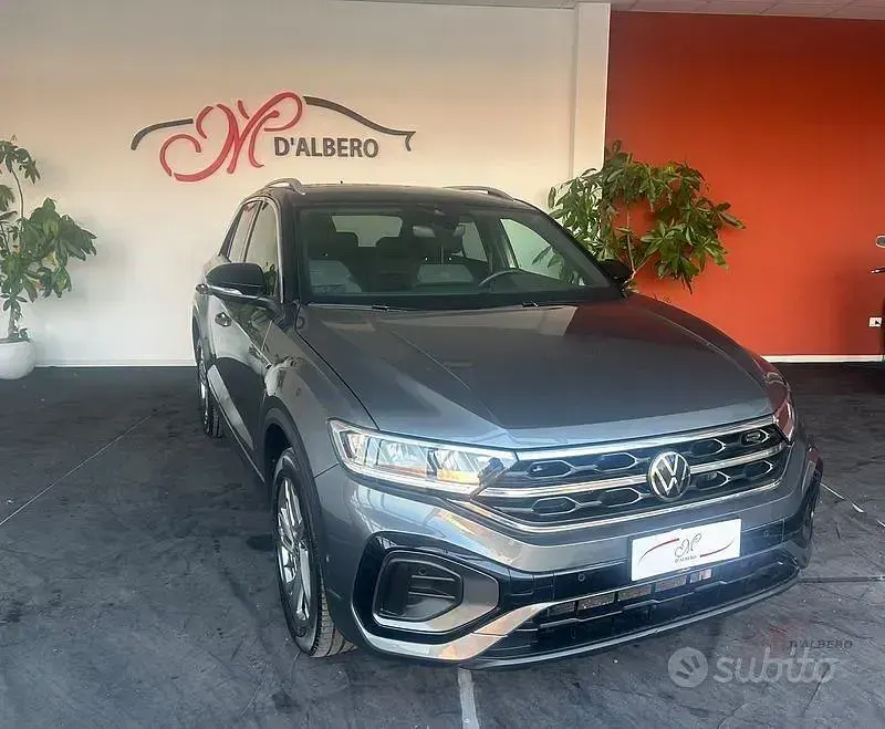 Usata VW T-Roc R-line 110 CV (80 kW) 2022 Grigio SUV