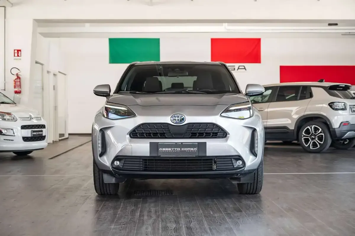 Usata Toyota Yaris Cross Trend 92 CV (67 kW) 2021 Argento SUV