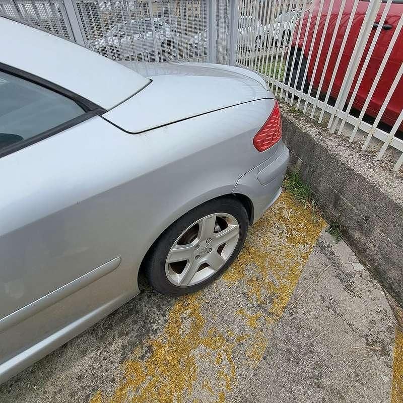 Usata Peugeot 307 CC 140 CV (102 kW) 2006 Argento Cabrio