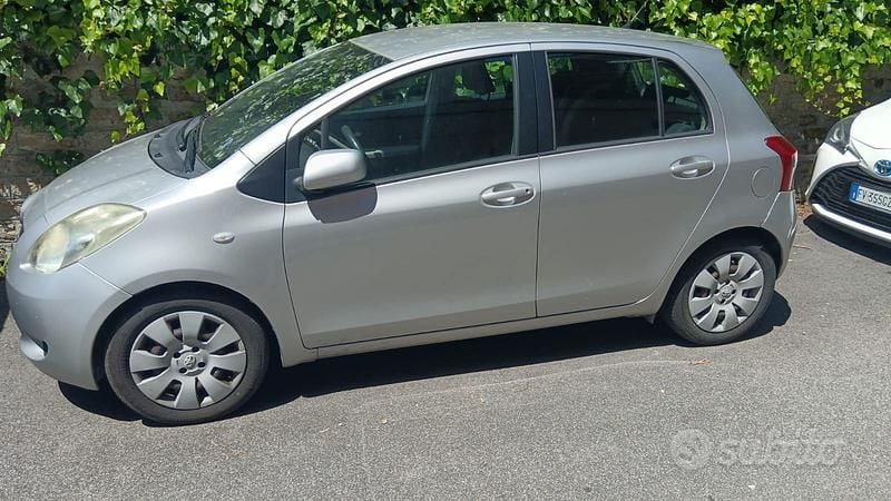 Second-hand Toyota Yaris 87 CP (63 kW) 2008 Gri Hatchback