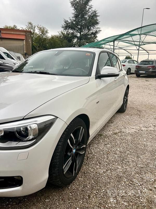 Usata BMW 118 Sport Line 142 CV (104 kW) 2015 Bianco Utilitaria