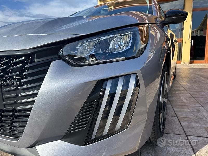Usata Peugeot 208 Active 74 CV (54 kW) 2024 Grigio Utilitaria