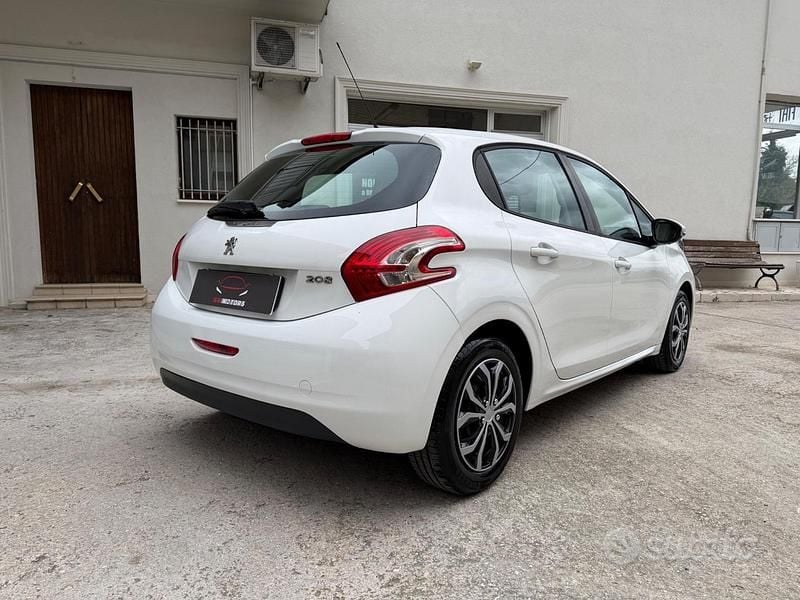 Usata Peugeot 208 68 CV (50 kW) 2013 Bianco Utilitaria