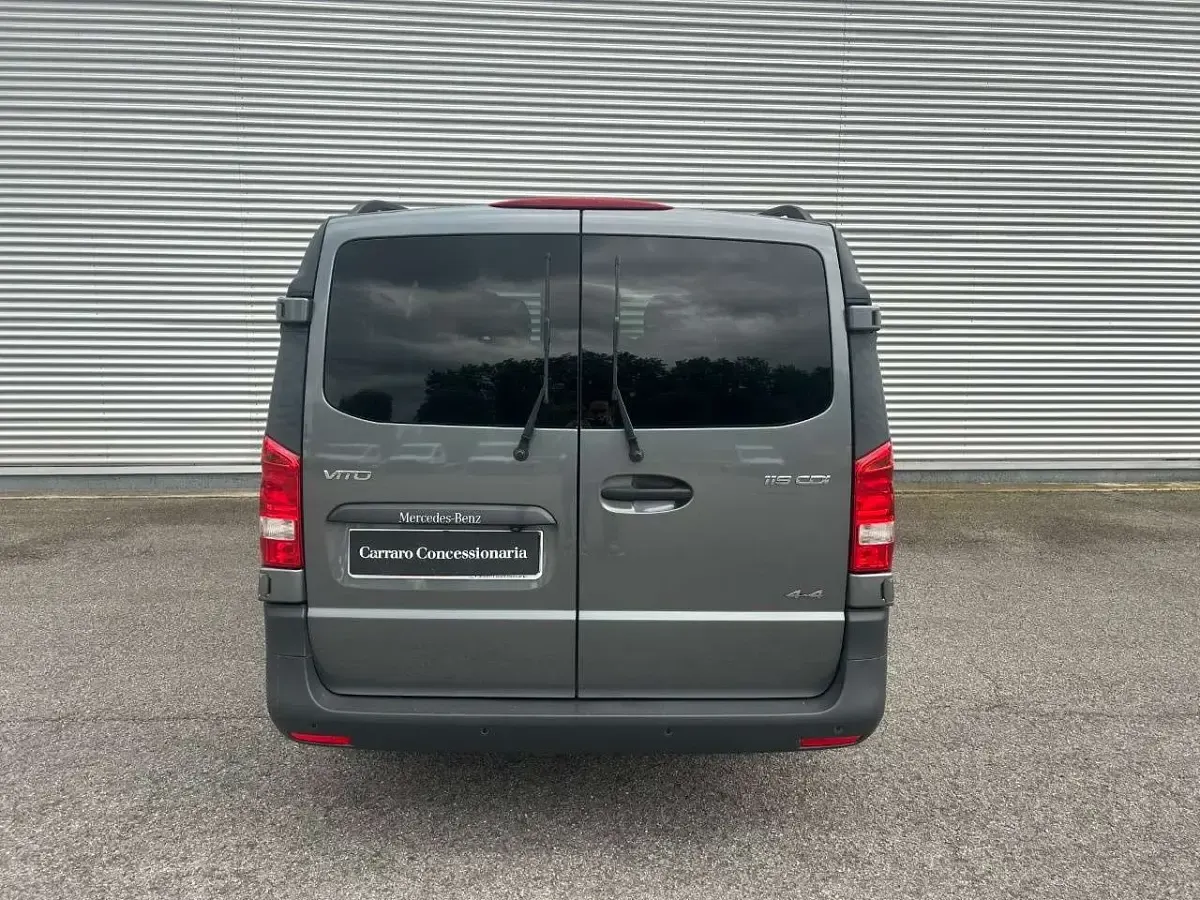 Usata Mercedes Vito 190 CV (139 kW) 2021 Grigio selenite Furgone